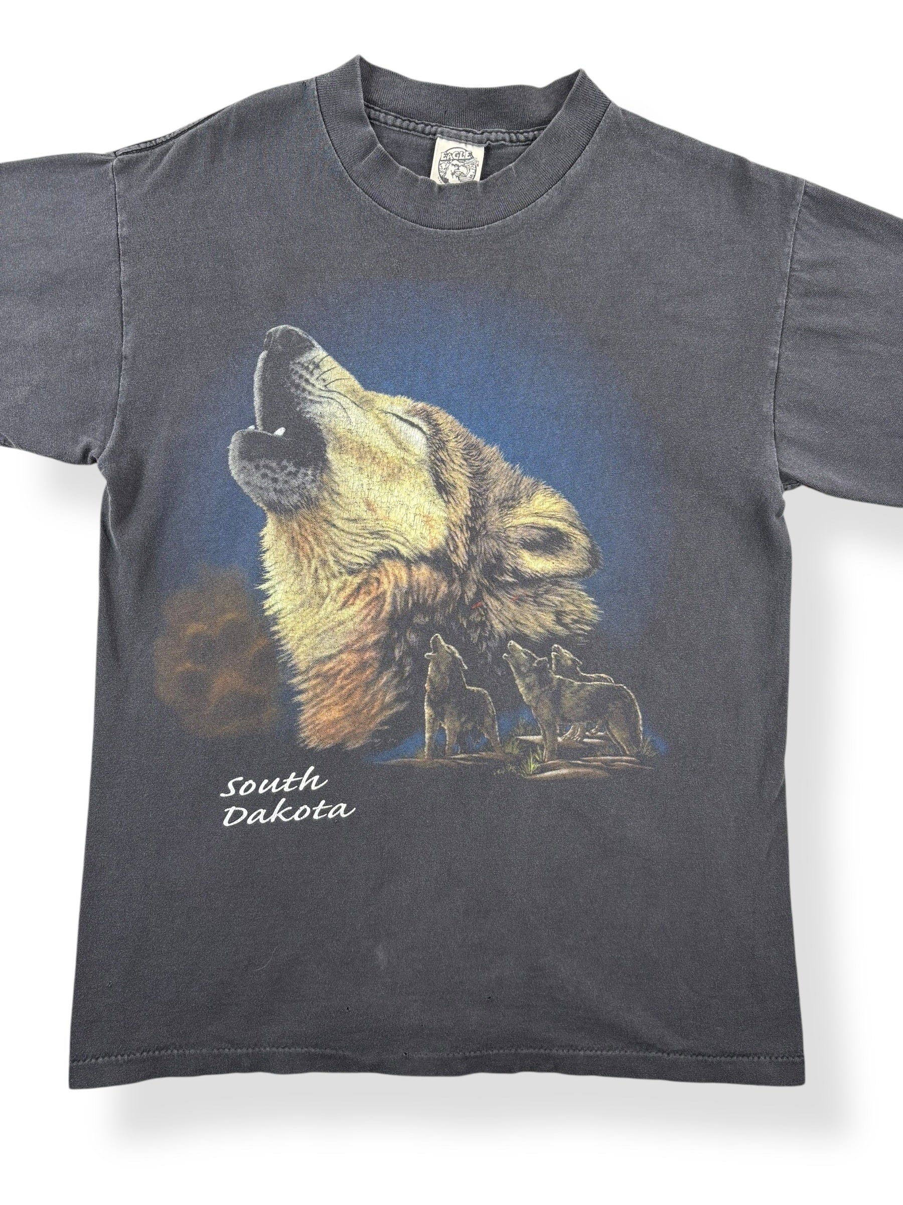 Front Close Up of Vintage South Dakota Wolf Tee SZ M