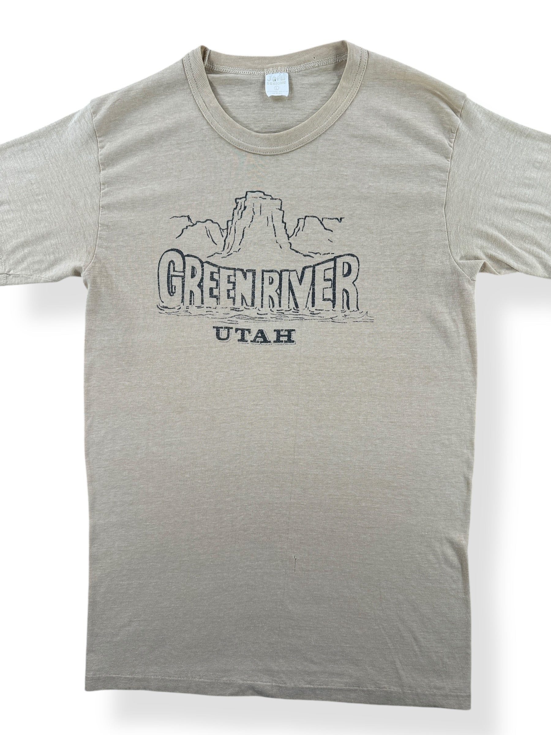 Front Close Up of Vintage Green River Utah Tee SZ S