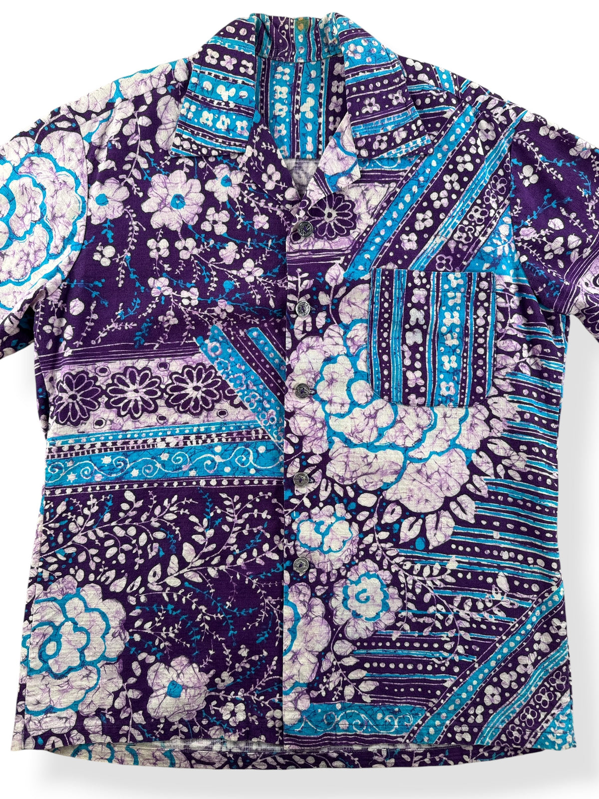 Close-up of Vintage Purple Barkcloth Aloha Shirt SZ M/L