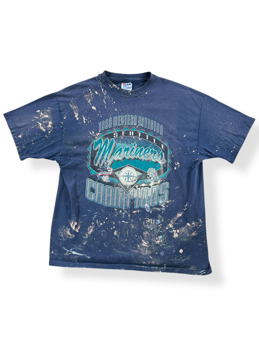 Front of Vintage The Ultimate Mariners Distressed Fader Tee SZ L