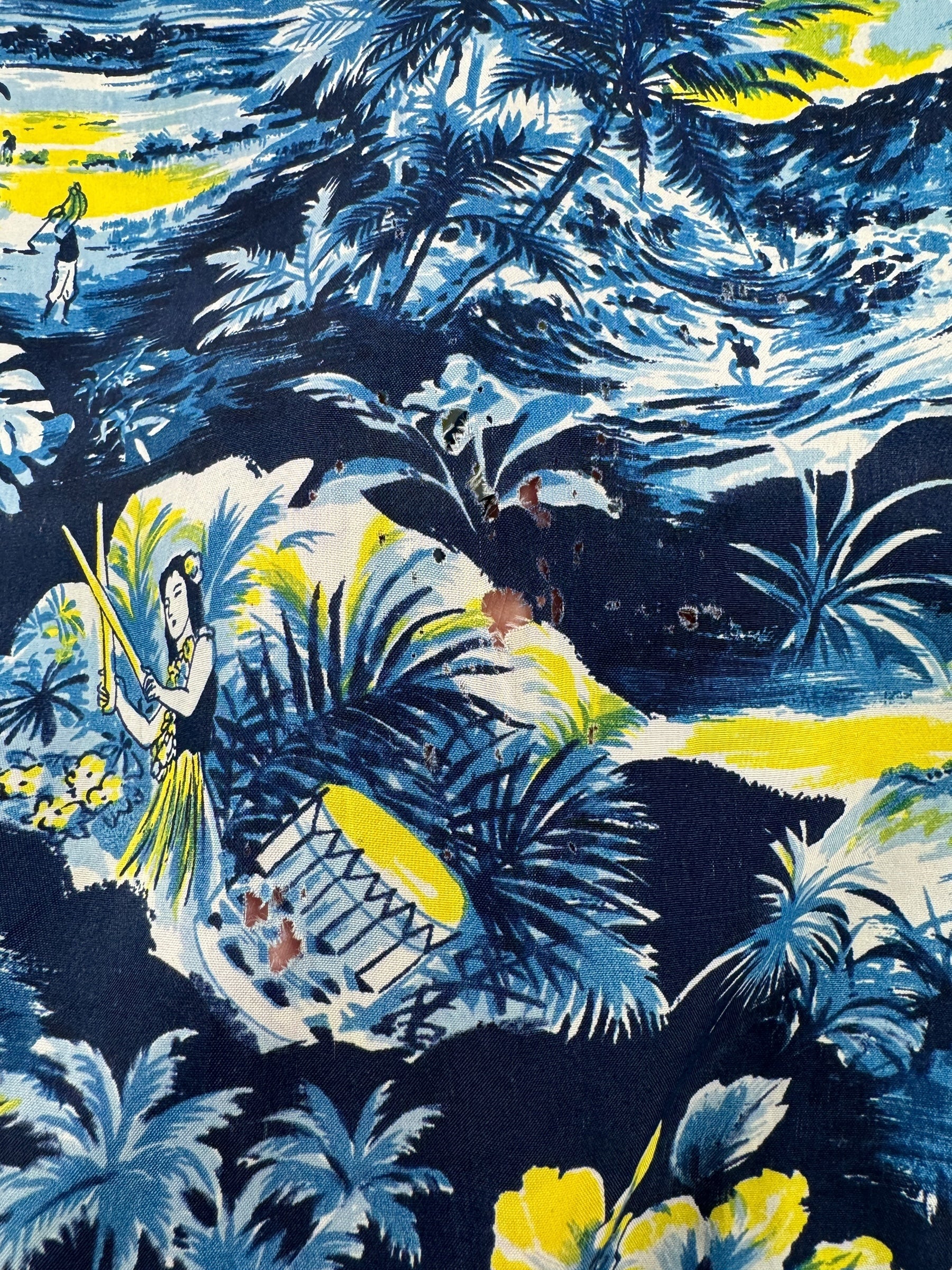 Damage on Back of Vintage Tahiti Brand Aloha Shirt SZ L AS IS