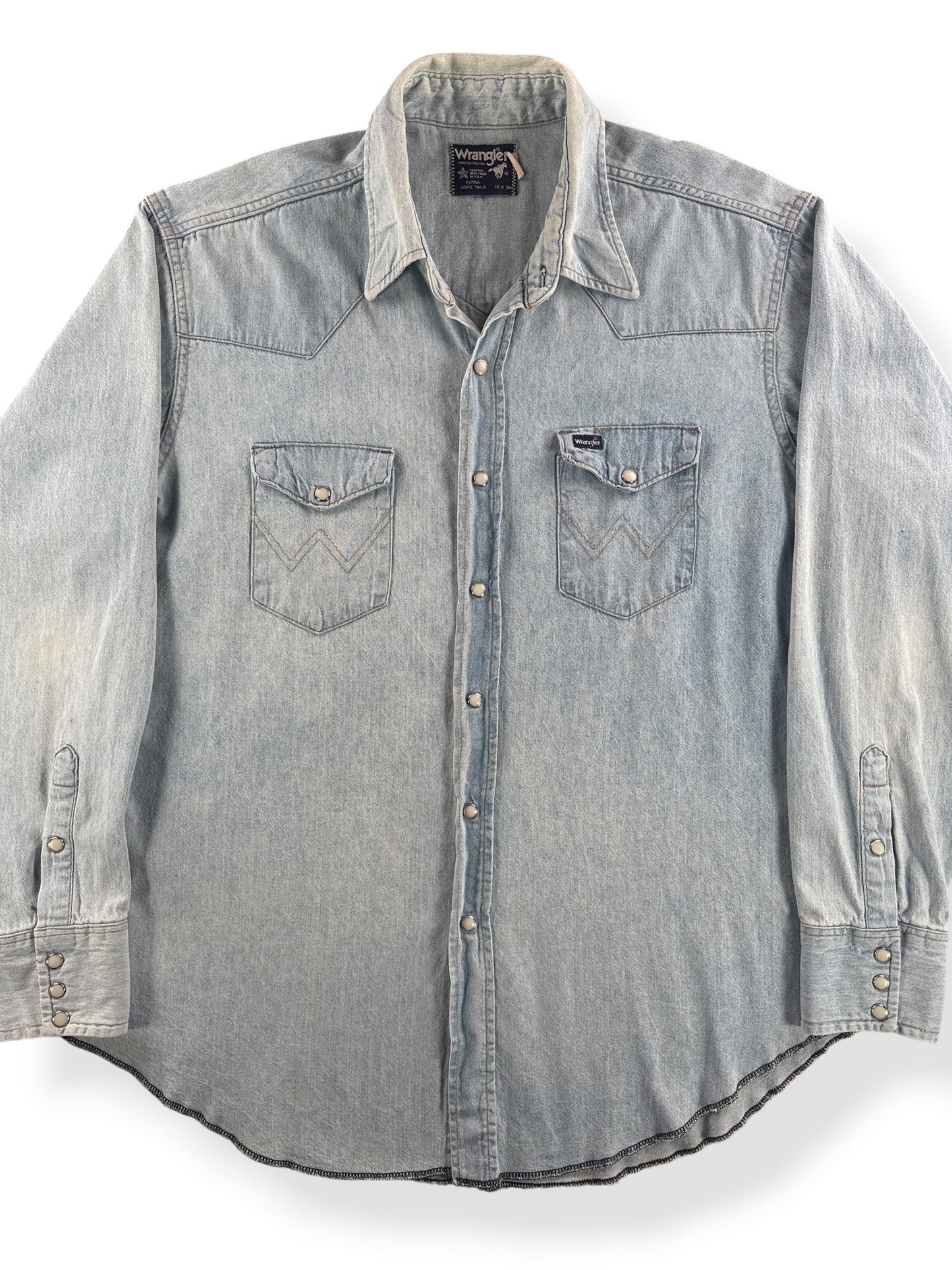 Front Close Up of Vintage Wrangler Light Wash Denim Pearlsnap SZ 18 (XL)