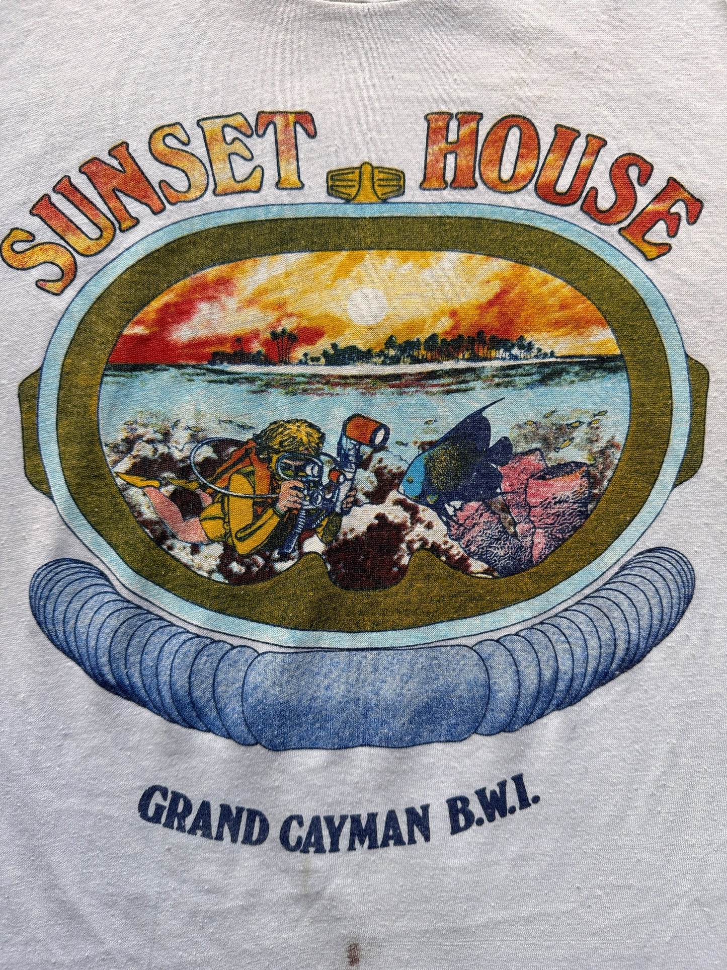 front graphic of Vintage Sunset House Diving Tee SZ M