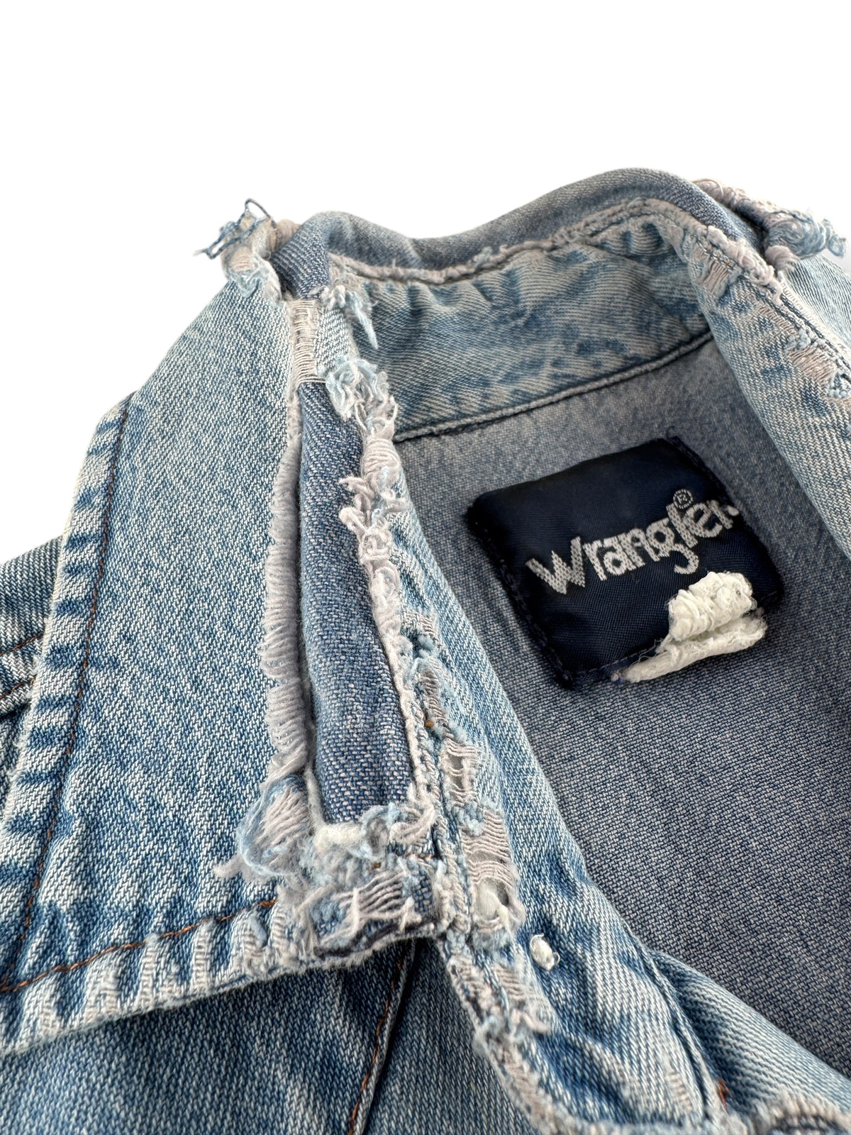 Ware on collar of Vintage Distressed Wrangler Pearlsnap SZ S