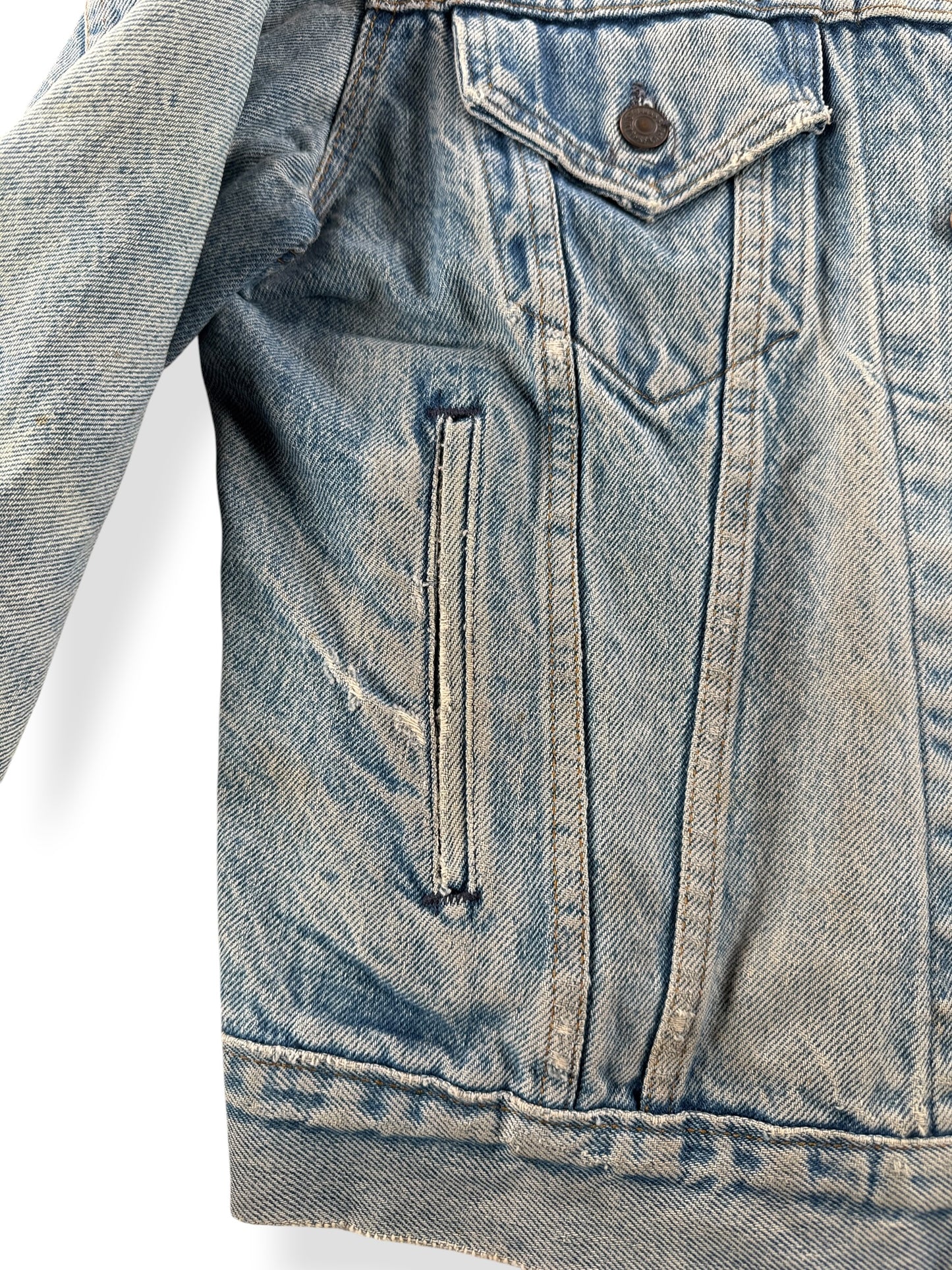 Pocket on Vintage Levi's 4 Pocket Denim Trucker Jacket SZ 42