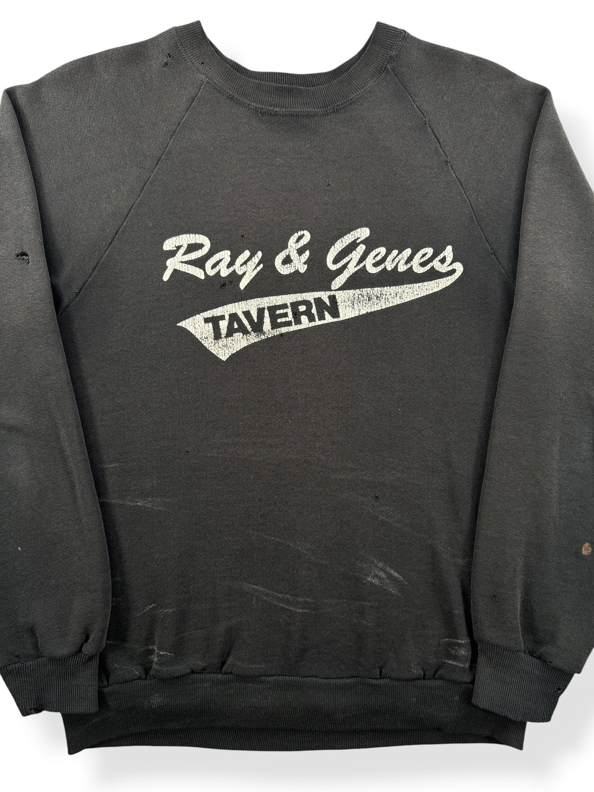 Close-up of Vintage Ray & Gene's Tavern Crewneck SZ M (Fits S)