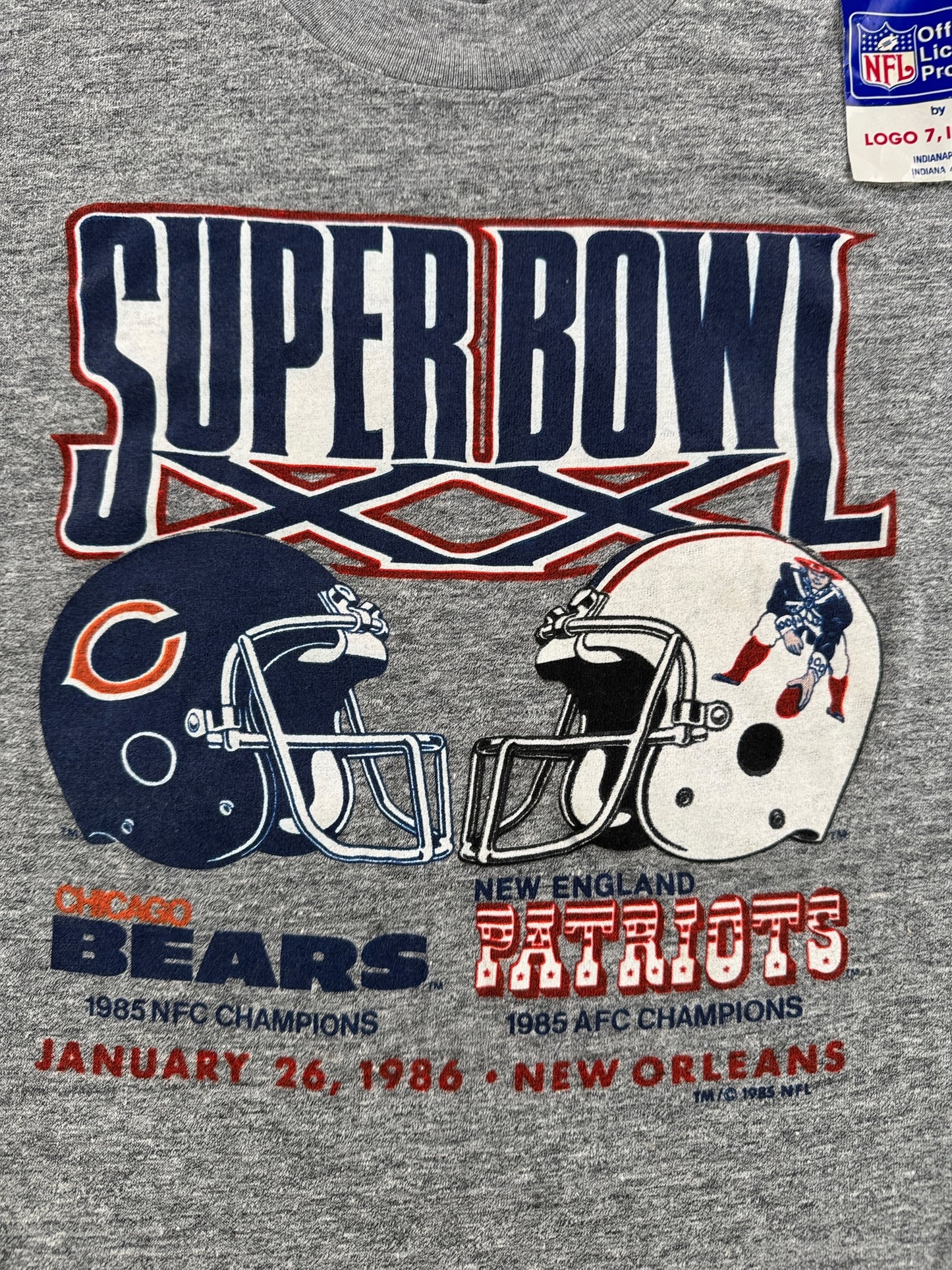 Graphic of Vintage Deadstock 1986 Super Bowl Bears VS Patriots Tee SZ L (Fits M)