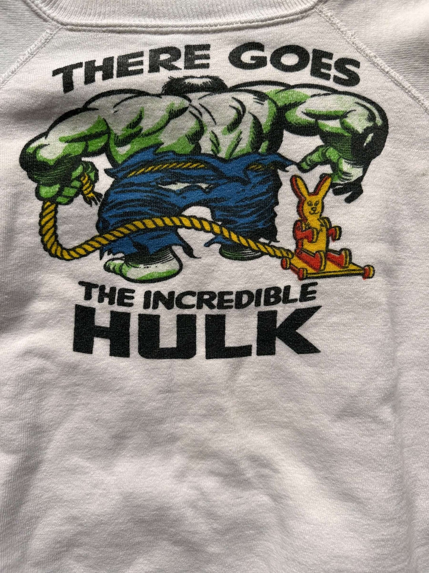 Rear Detail Close Up graphic of Vintage Incredible Hulk Short Sleeve Crewneck Sweatshirt SZ M