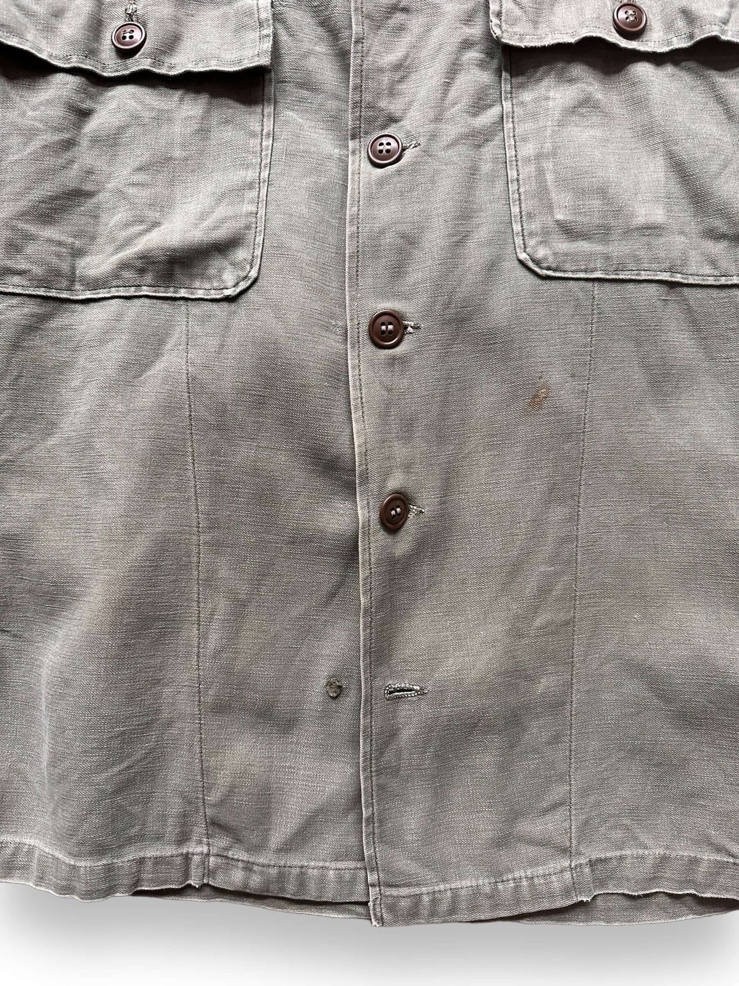 buttons on Vintage Korean War Era Airborne OG-107 Top SZ S