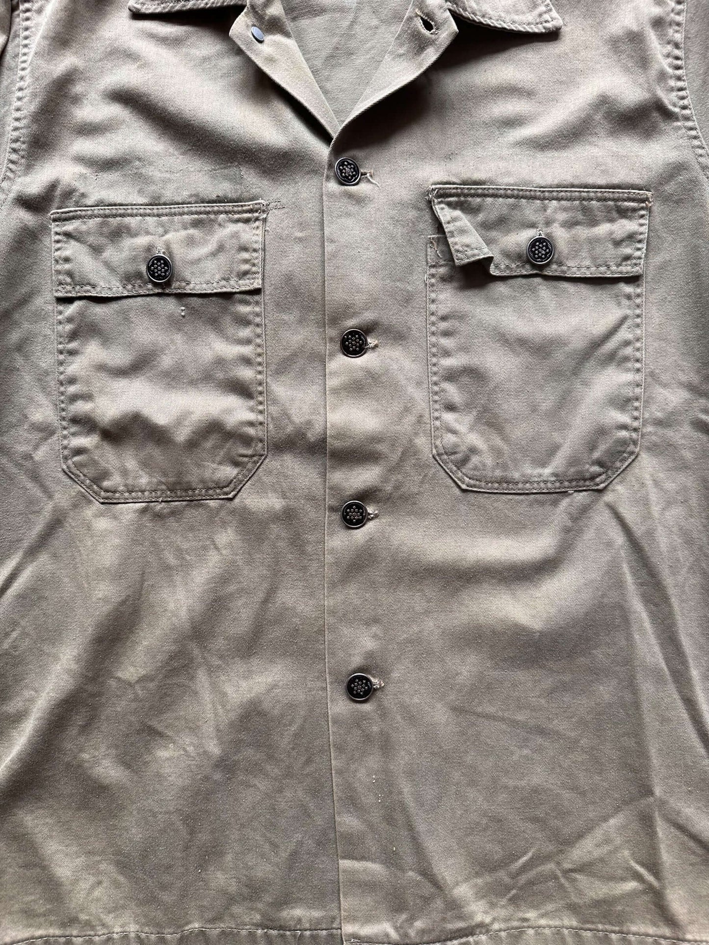 front buttons on Vintage WWII Era 13 Star Faded Military Shirt SZ S