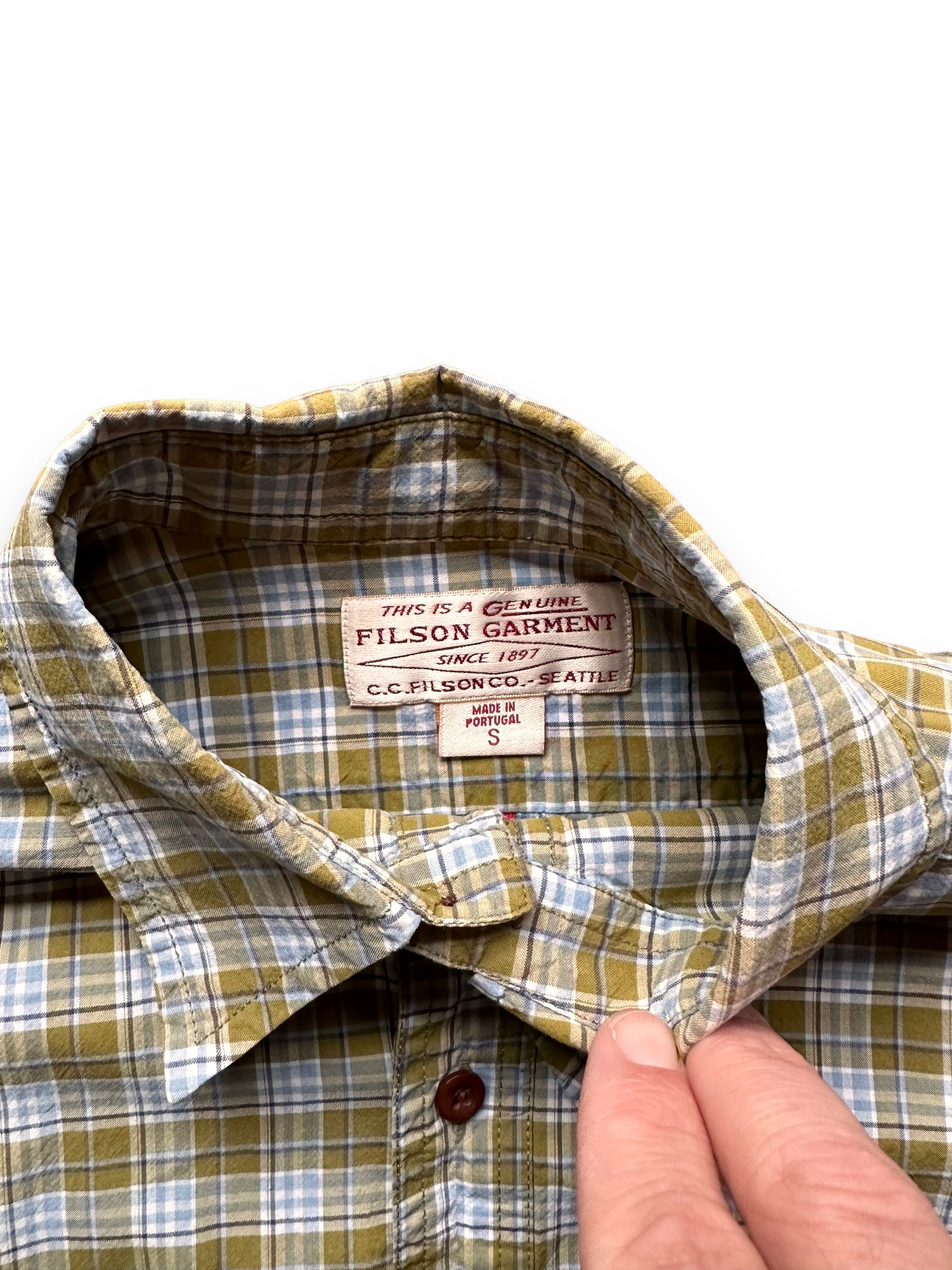 collar of Filson Cotton Lightweight Shirt |  Barn Owl Vintage Goods | Vintage Filson Workwear Seattle
