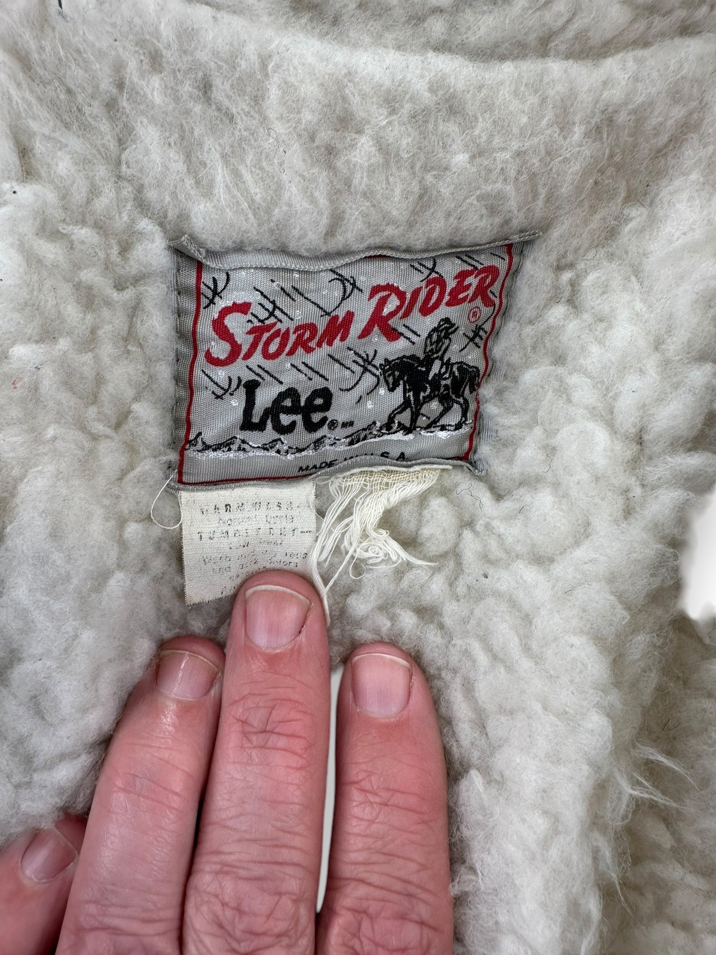 Tag Close Up on Vintage Lee Storm Rider Sherpa Barn Coat SZ XL