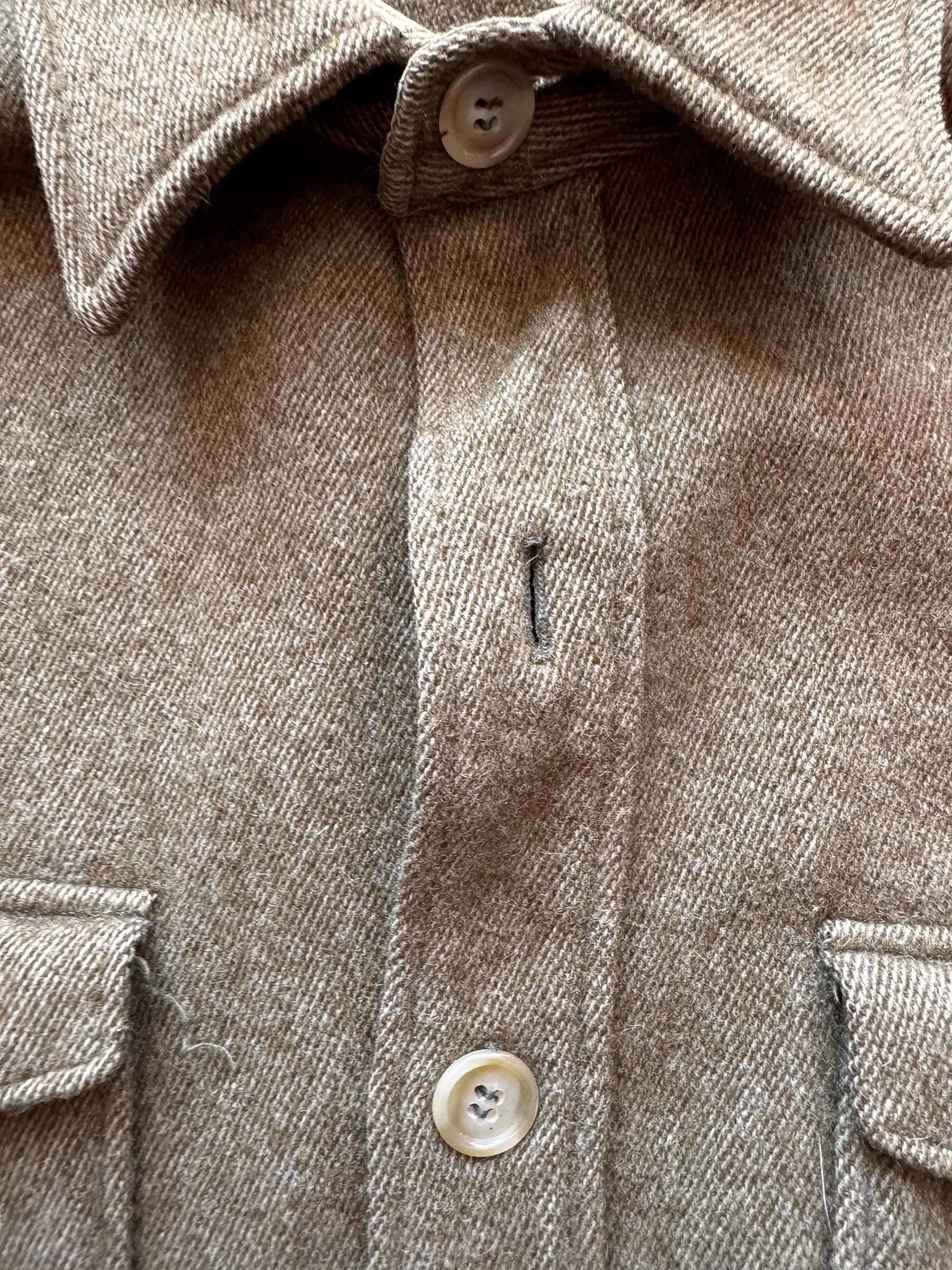 Missing Button on Placket of Vintage Olive Green Woolrich Jacket SZ 17