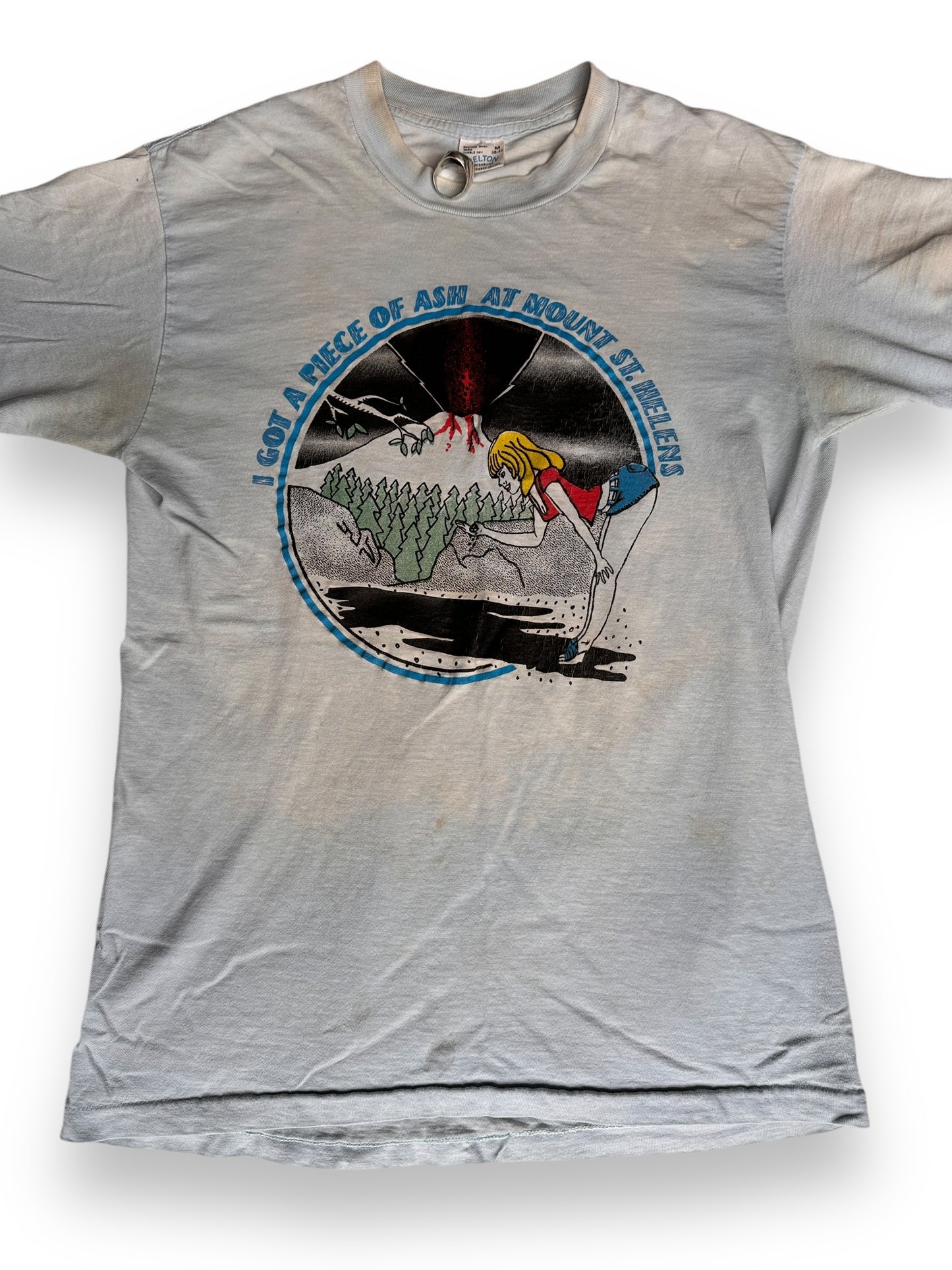 Front Detail on Vintage Mt. St. Helens Piece of Ash Tee SZ M