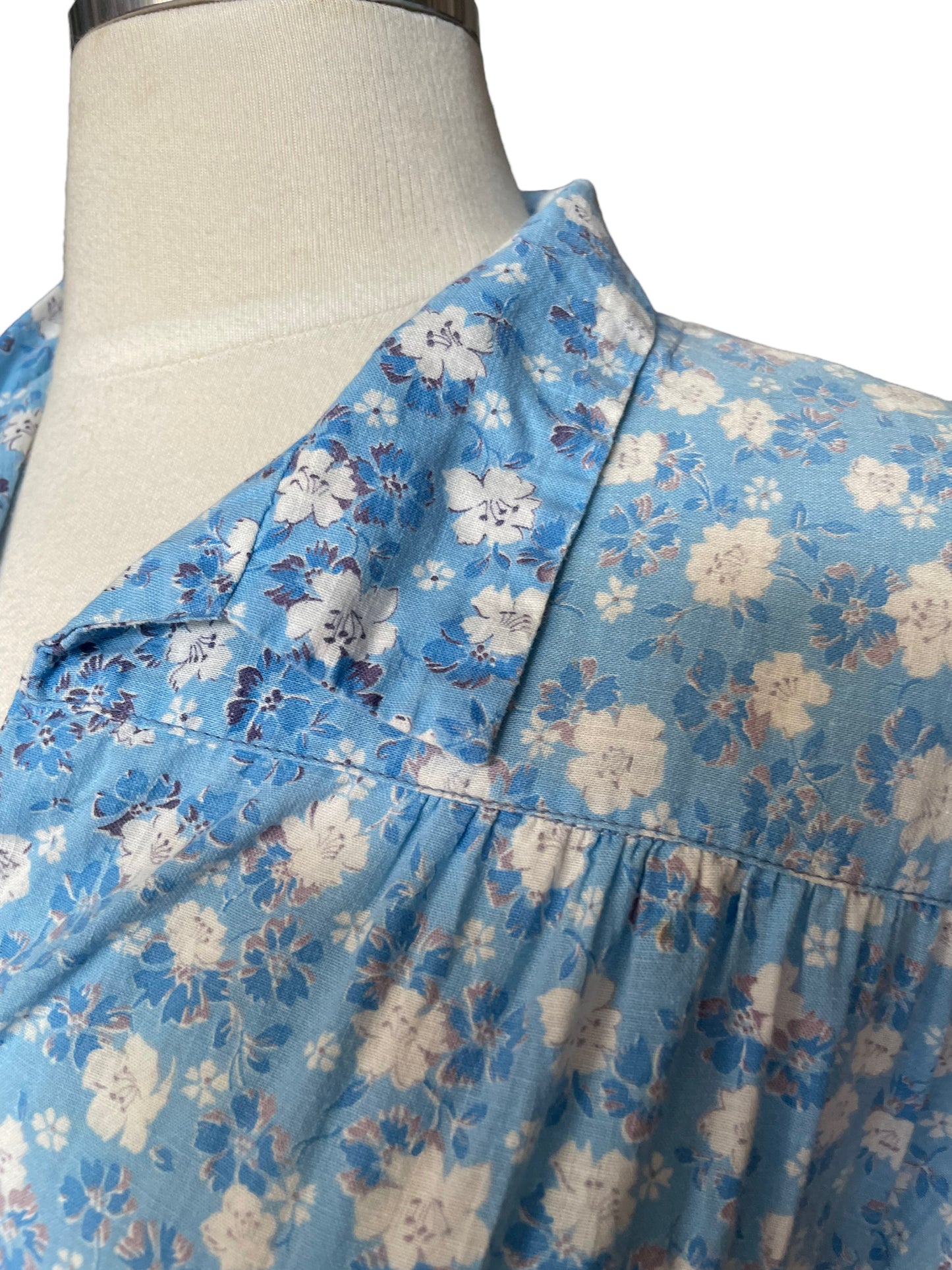 Left side neck view of fades Early 1950s Floral House Dress | Seattle True Vintage | Barn Owl Ladies Vintage