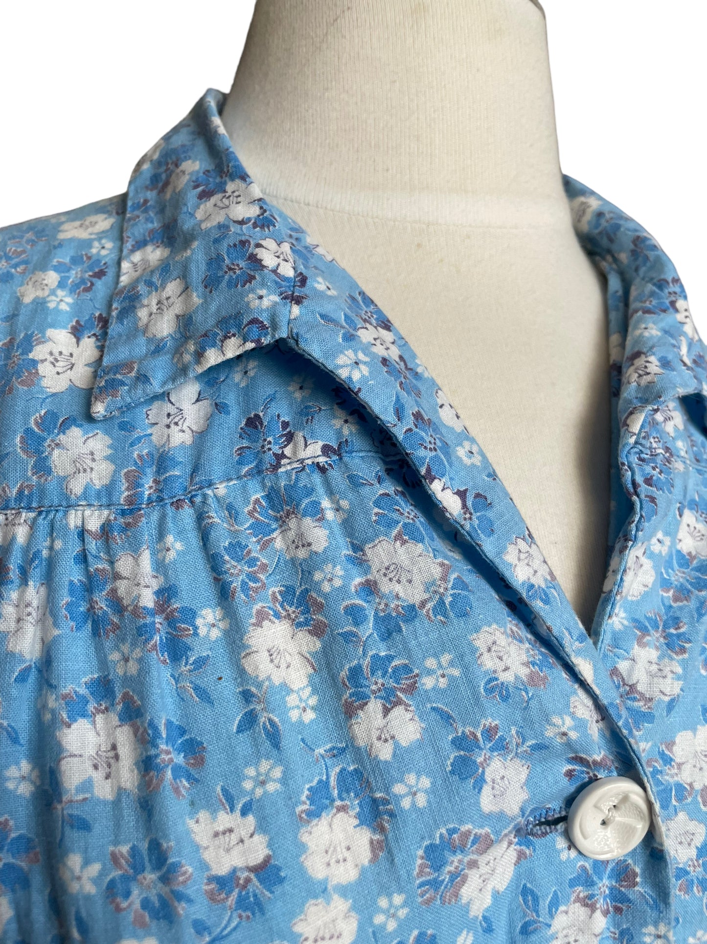 Front neck view of Early 1950s Floral House Dress | Seattle True Vintage | Barn Owl Ladies Vintage