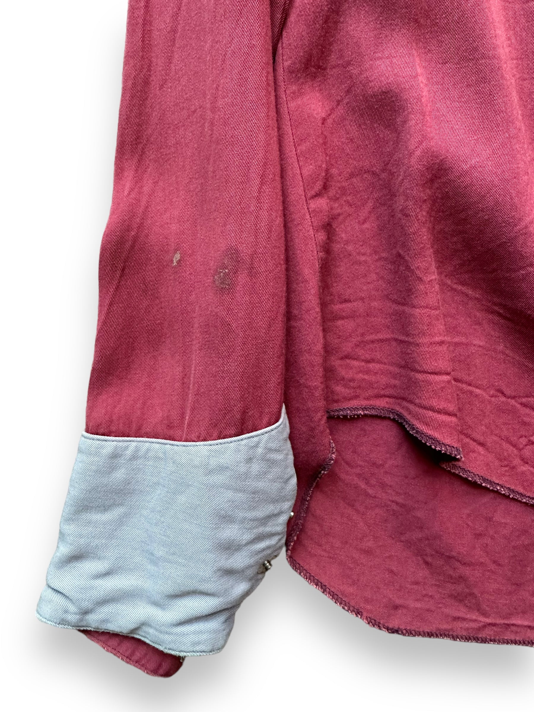 Back left arm stain of Vintage Karman Chainstitched Pearl Snap Western Shirt SZ M | Vintage Chainstitch Gabardine Seattle | Barn Owl Vintage Seattle