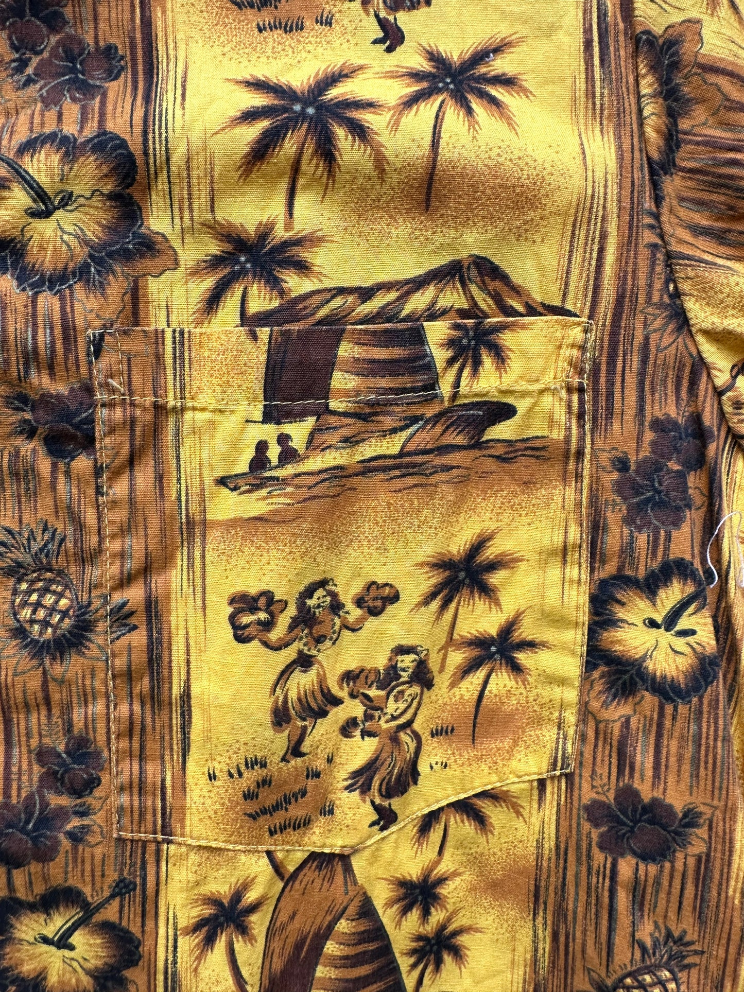 Pattern View on Pocket of Vintage Made in Hawaii Cotton Aloha Shirt SZ L | Seattle Vintage Cotton Hawaiian Shirt | Barn Owl Vintage Clothing Seattle