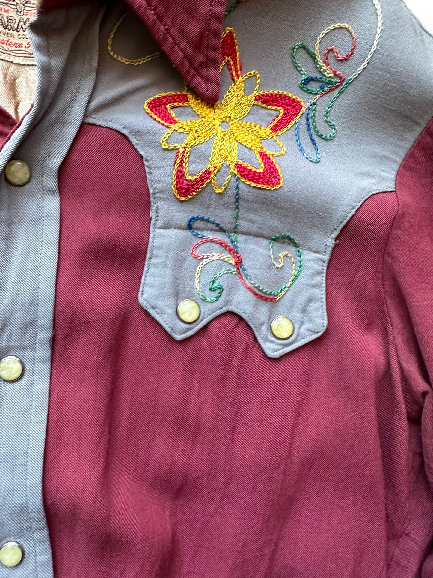 Front left pocket of Vintage Karman Chainstitched Pearl Snap Western Shirt SZ M | Vintage Chainstitch Gabardine Seattle | Barn Owl Vintage Seattle