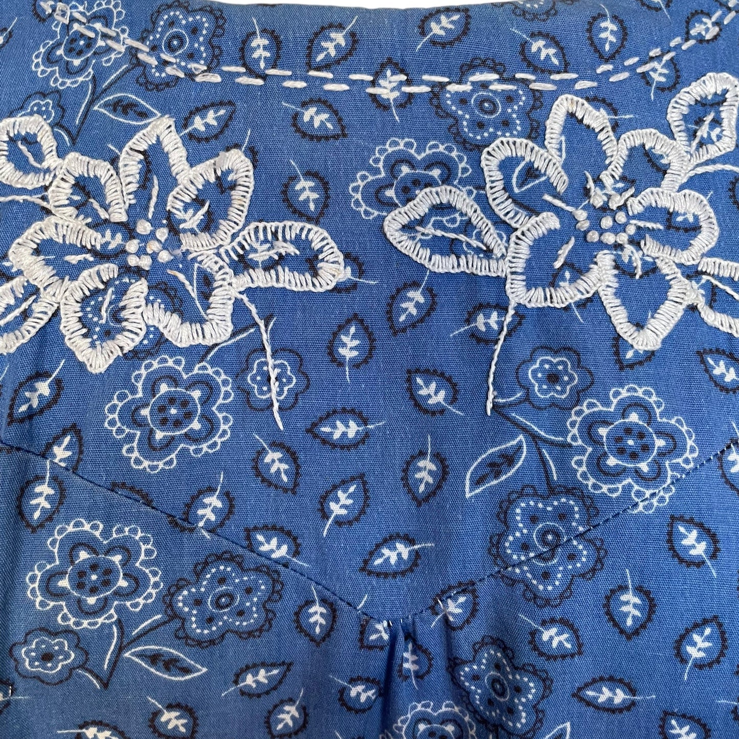 Close up of embroidery of 1950s Bandana Print House Dress | Seattle True Vintage | Barn Owl Vintage Dresses