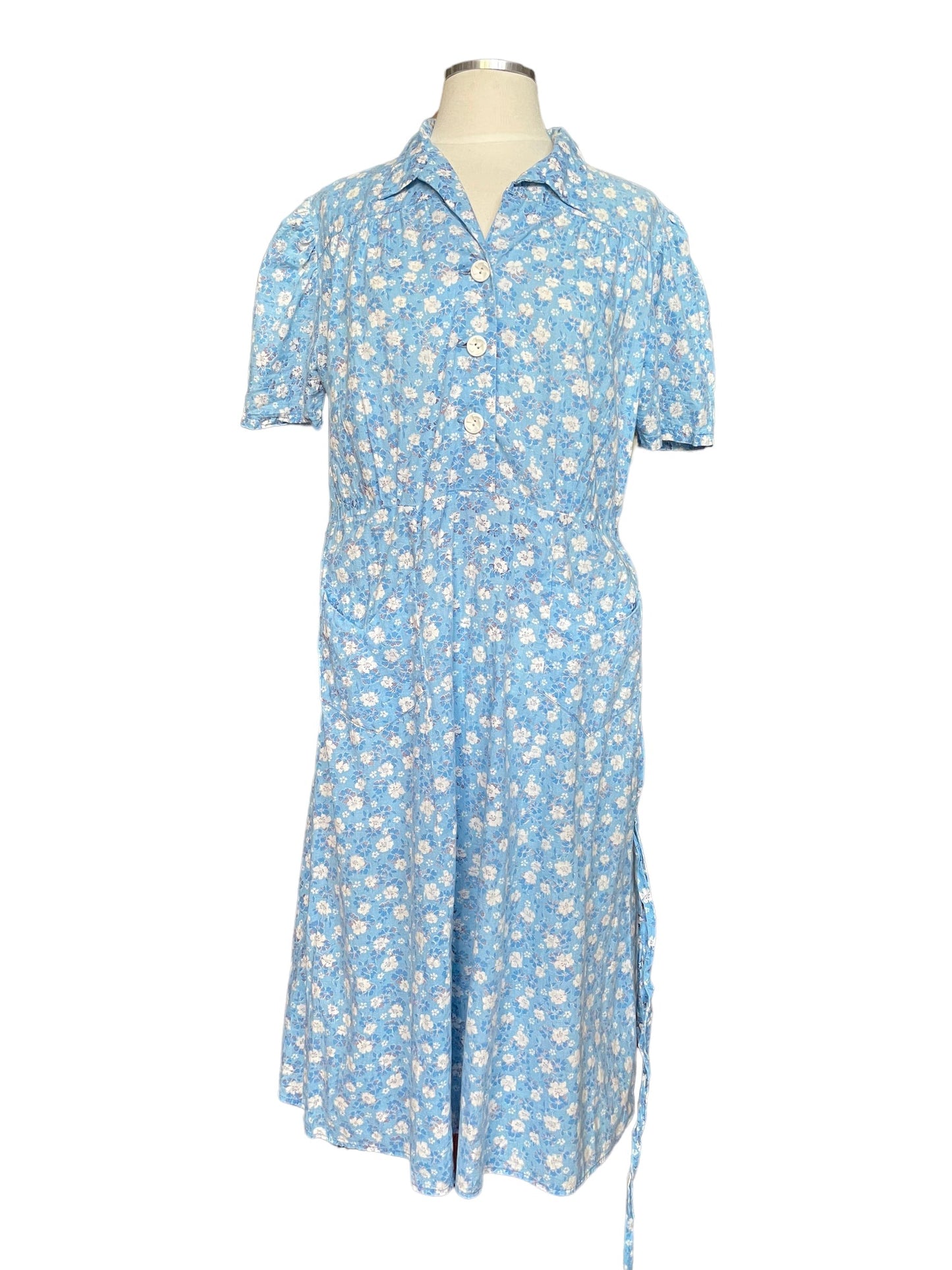 Full front view untied of Early 1950s Floral House Dress | Seattle True Vintage | Barn Owl Ladies Vintage