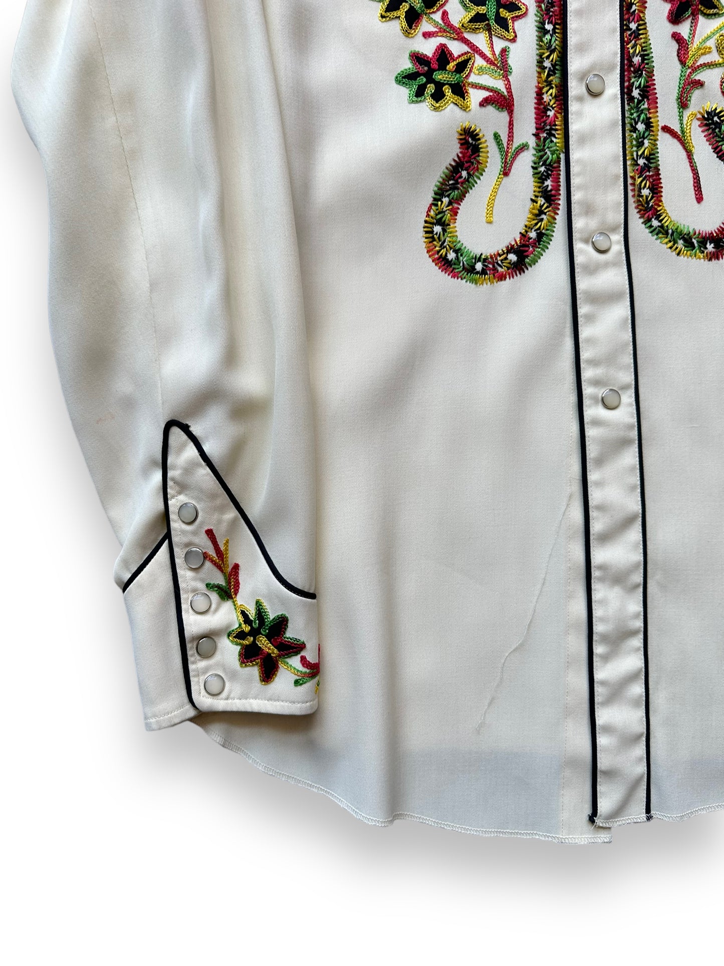 Right cuff shot of Vintage California Ranchwear Chainstitched Pearlsnap Western Shirt SZ M | Vintage Chainstitch Gabardine Seattle | Barn Owl Vintage Seattle