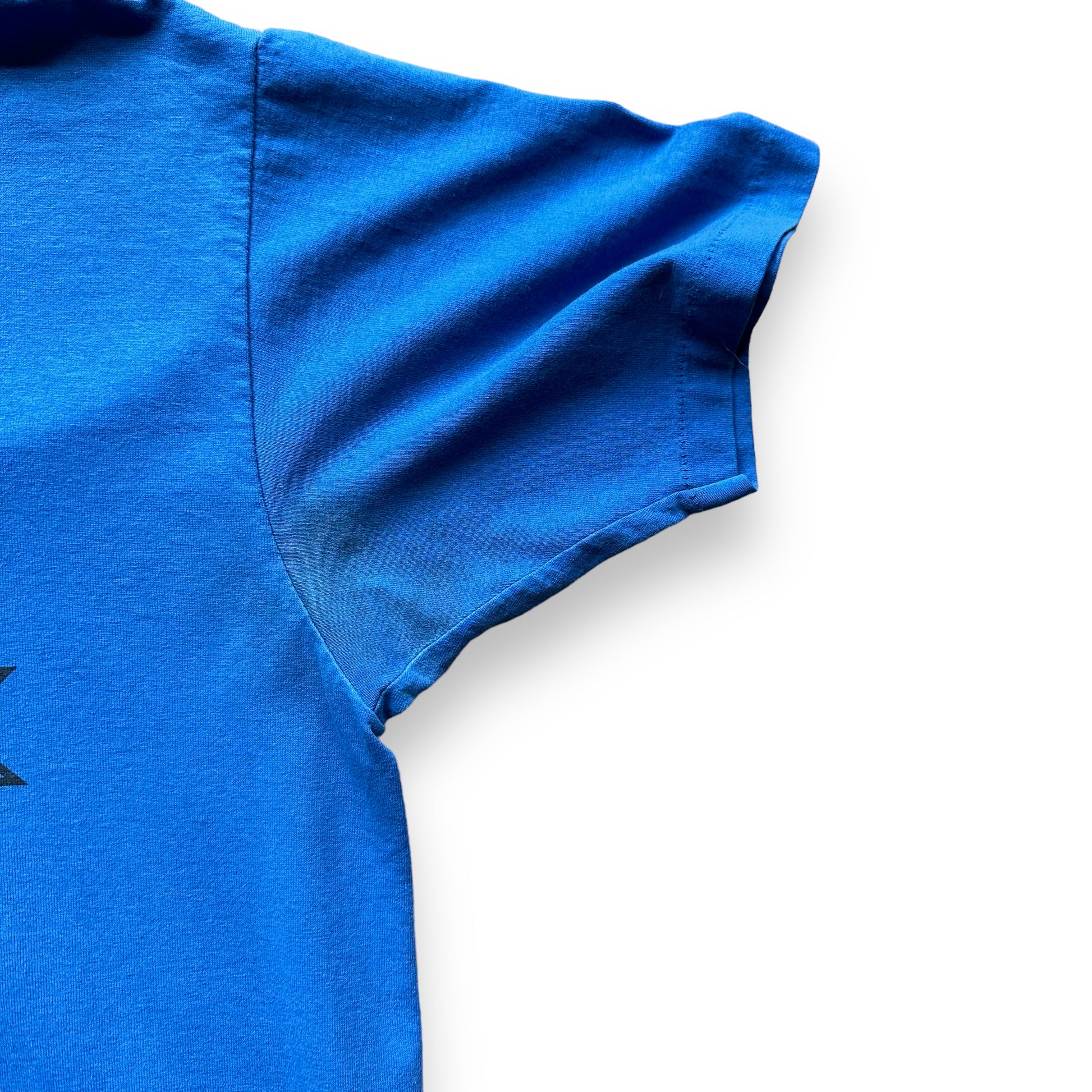 Left Single Stitch Sleeve View on Vintage Happy Hour Tavern Spokane Tee SZ L | Vintage Bar T-Shirts Seattle | Barn Owl Vintage Tees Seattle