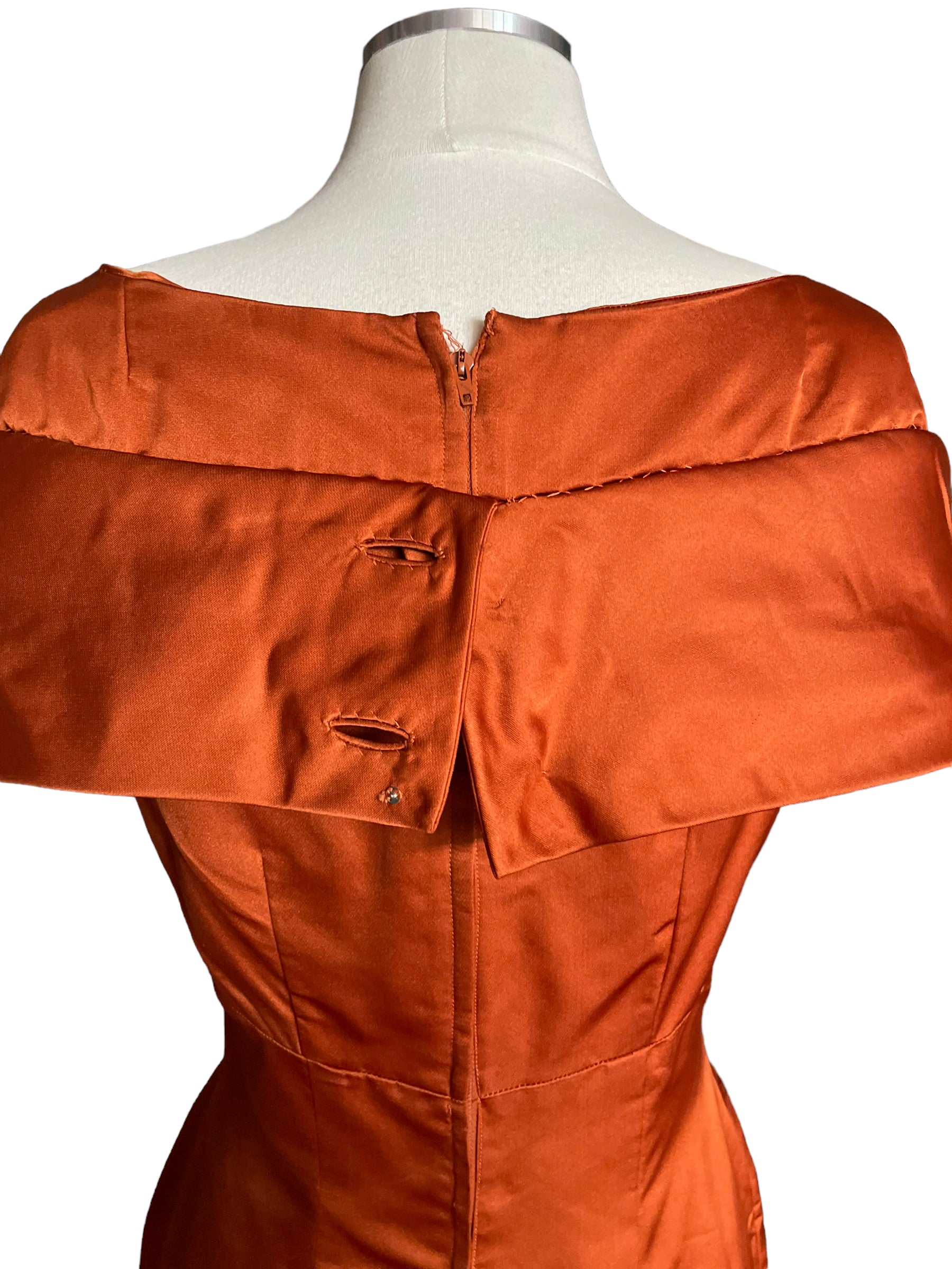 Back side collar view with collar unbottoned Vintage 1950s Burnt Orange Silk Dress SZ M