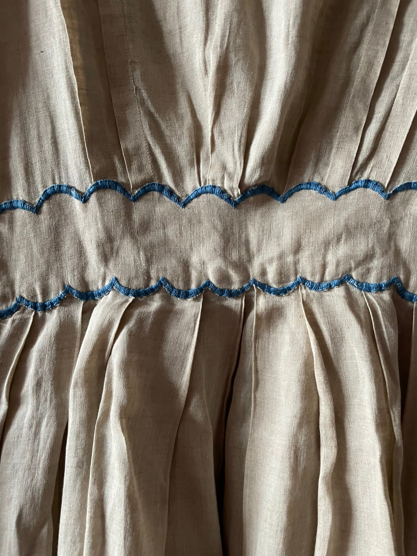 Back waist view of Antique Early 1900s Linen Dress SZ XS