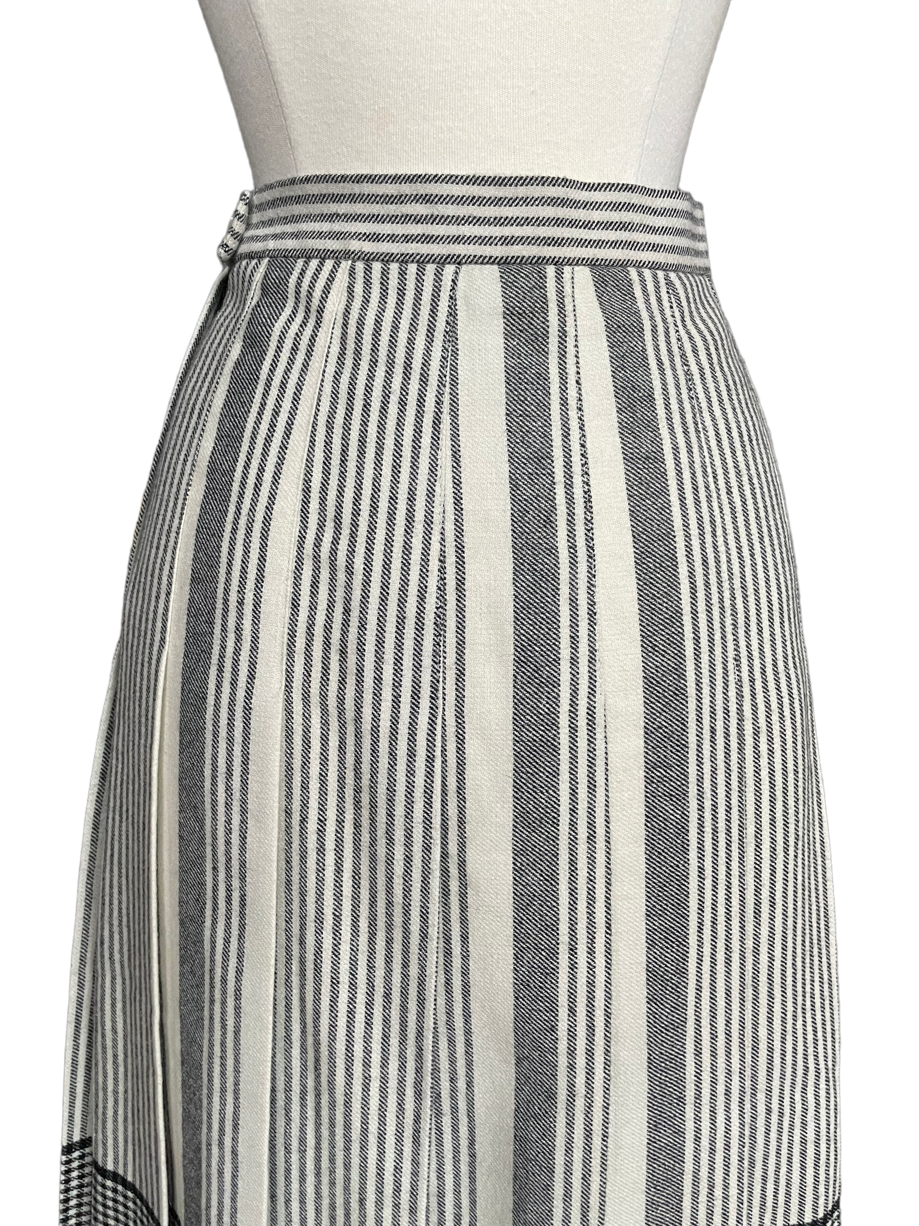 Front waist view of Vintage 1970s Koret Pleated Skirt SZ Sm | Barn Owl Seattle | Vintage Ladies Skirts