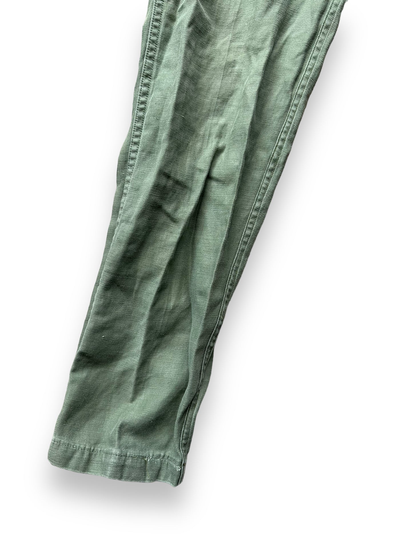 Right Front Leg on Vintage Sateen OG-107's W30 L32.5 | Vintage Viet Nam Era Baker Pants Seattle | Barn Owl Vintage Workwear