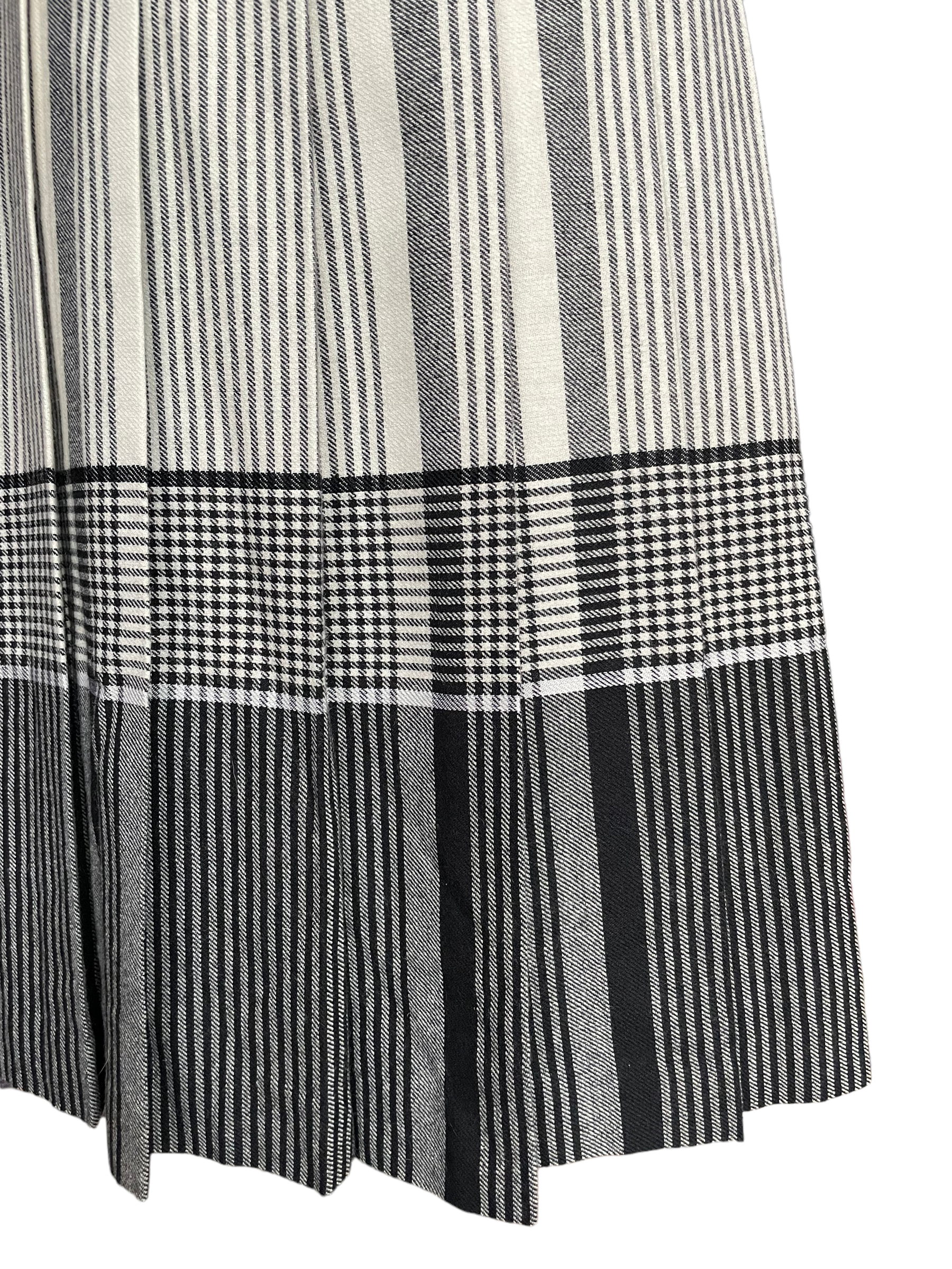 Close up of pattern Vintage 1970s Koret Pleated Skirt SZ Sm | Barn Owl Seattle | Vintage Ladies Skirts