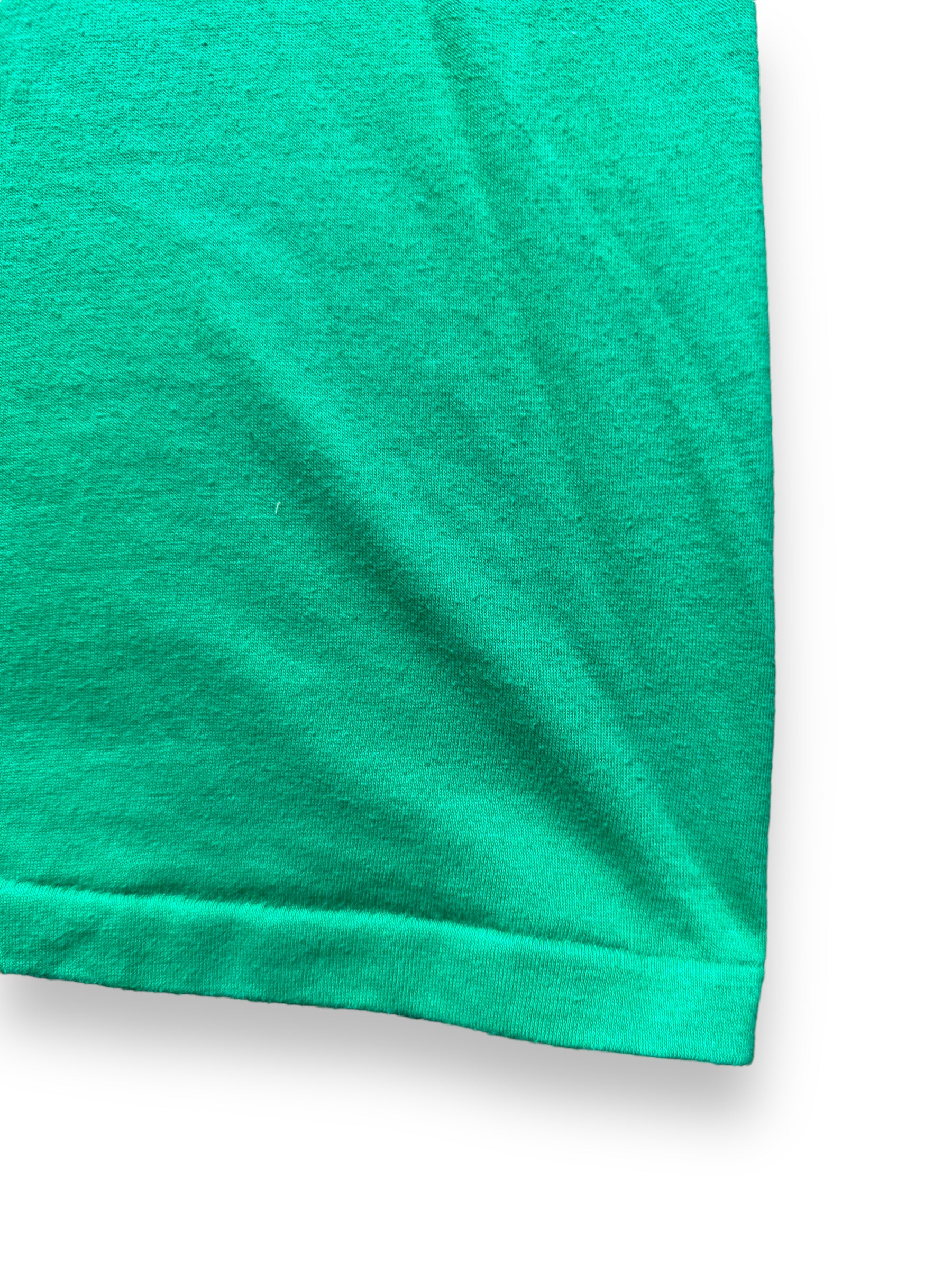 Single Stitch Hem on Vintage Green Hawaii Graphic Tee SZ M | Vintage T-Shirts Seattle | Barn Owl Vintage Tees Seattle