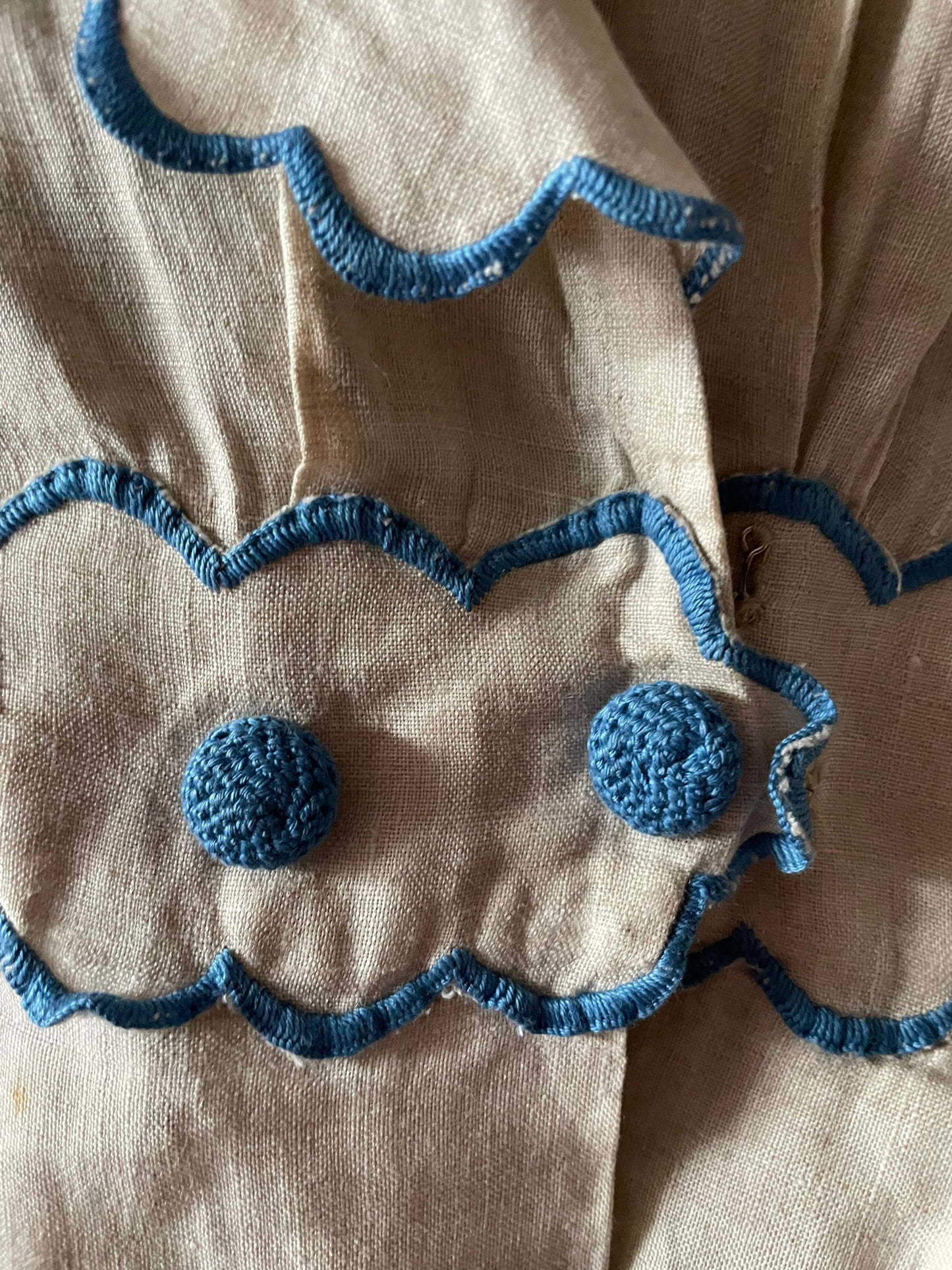Close up of buttons Antique Early 1900s Linen Dress SZ XS
