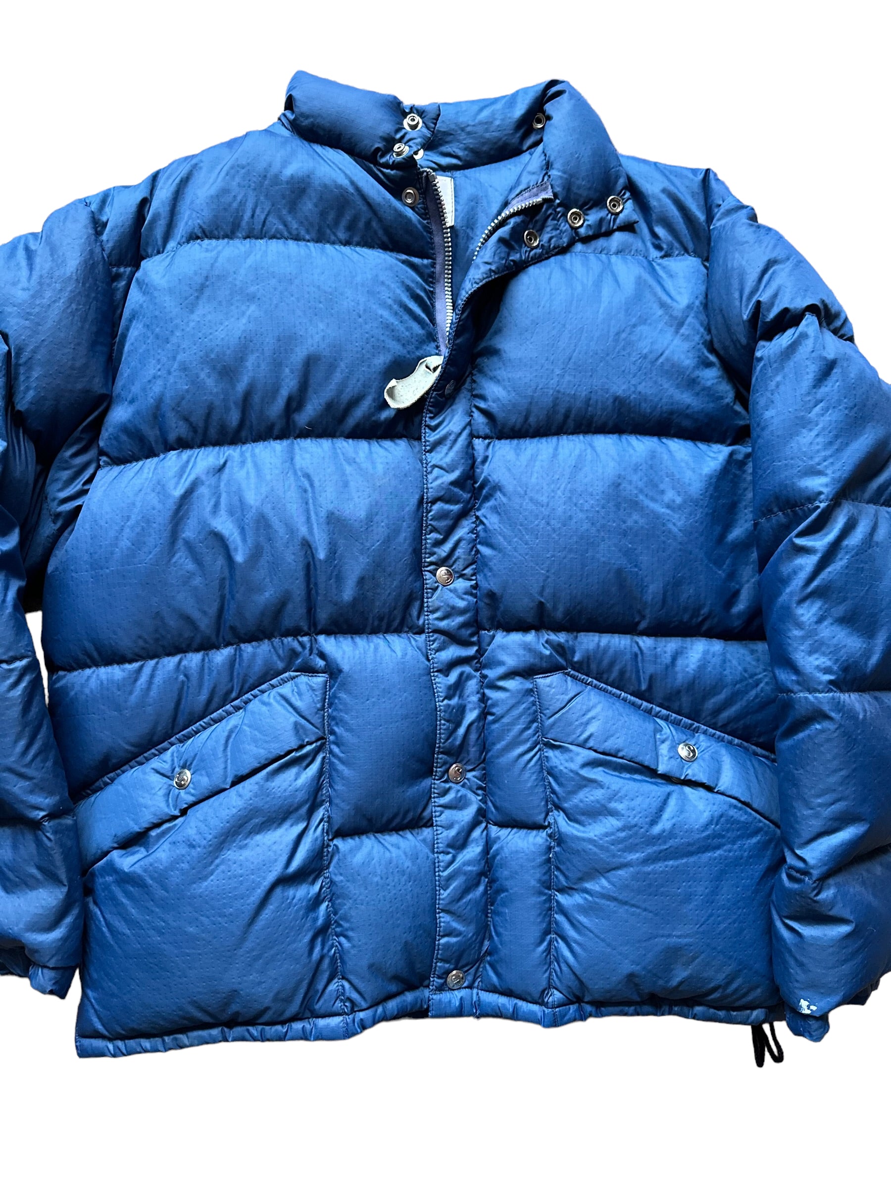 Close Up of Front View on Vintage Sprung Blue Goose Down Puffer Jacket SZ XL | Vintage Puffer Jacket Seattle | Barn Owl Vintage Seattle