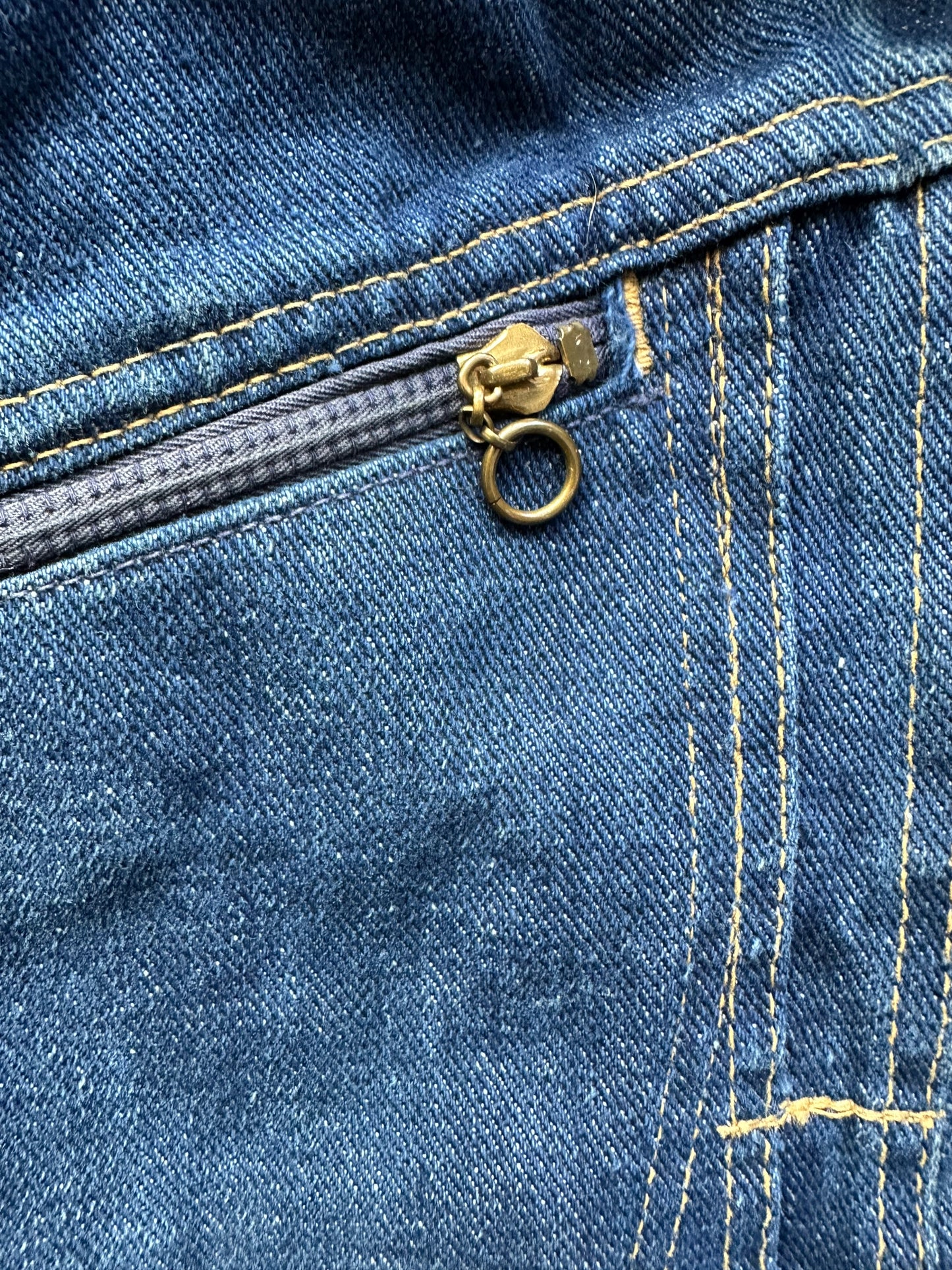 Zipper Pull Detail on Vintage Roebucks Selvedge Denim Jacket SZ S | Vintage Jean Jacket Seattle | Seattle Vintage Denim